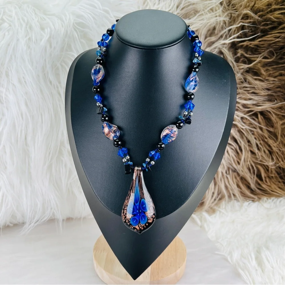 Beautiful, blue black gold glass, pendant costume necklace - Picture 5 of 9